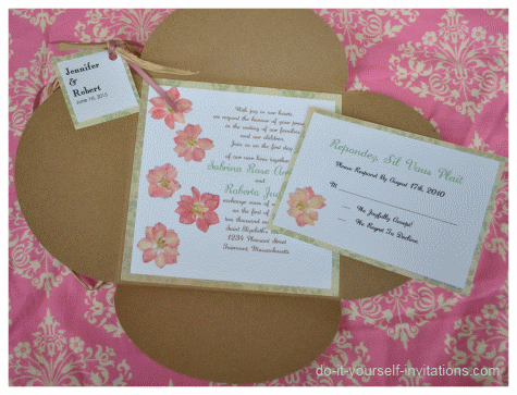 Custom Wedding Invites on Make Handmade Wedding Invitations Using Pressed Flowers