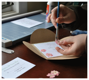 make invitations pressed flowers